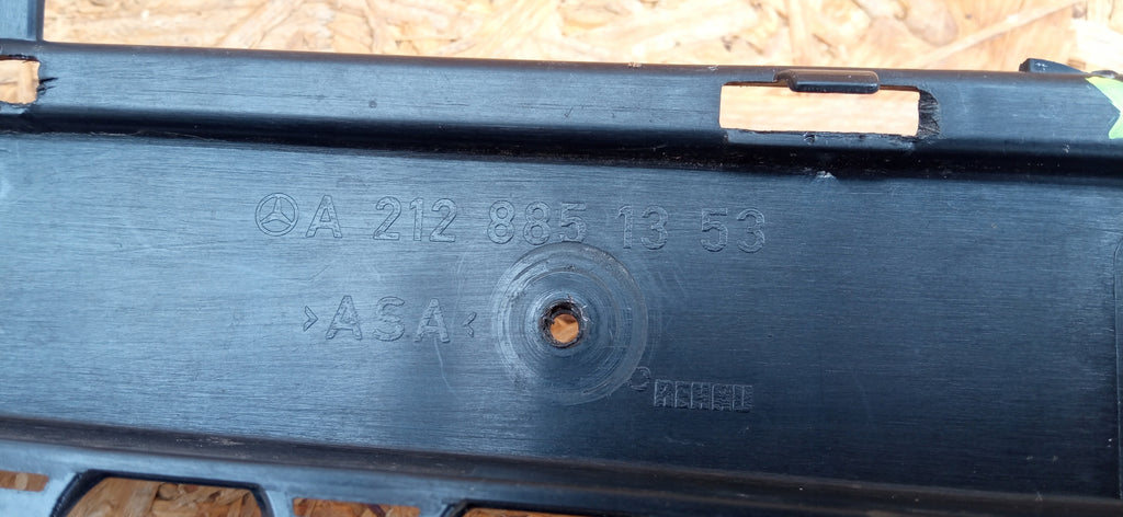 MERCEDES E KLASA W212 09- KRATKA ATRAPA GRILL ZDERZAKA PRZÓD A2128851353