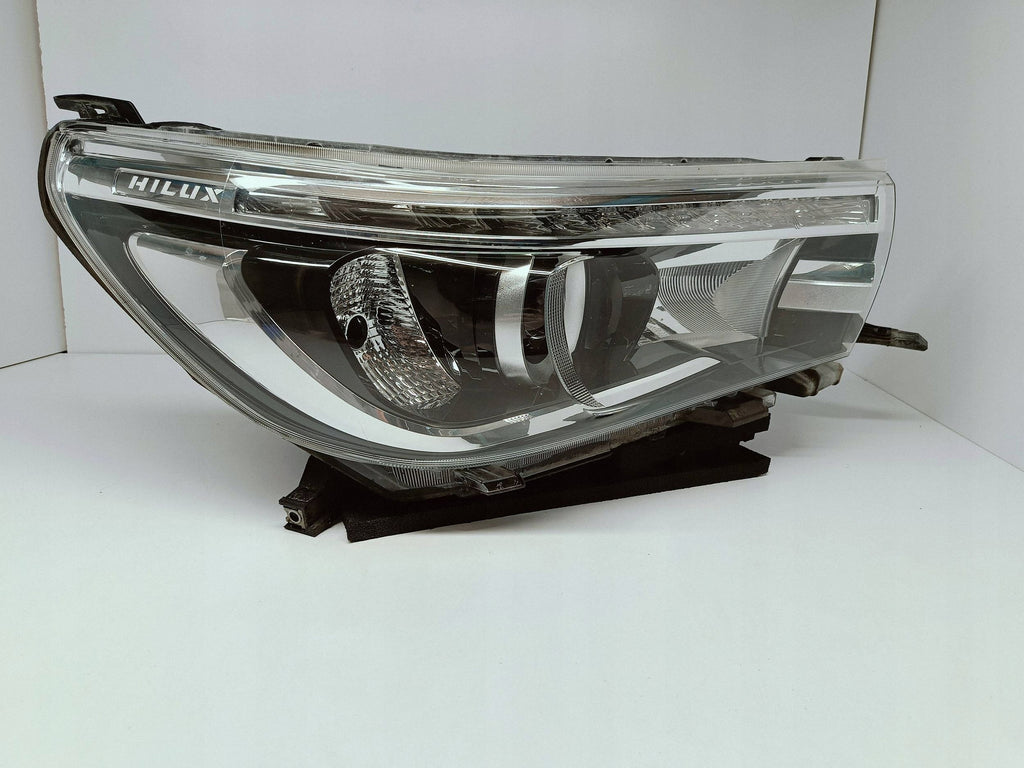 TOYOTA HILUX VIII 8 15-LAMPA REFLEKTOR PRAWY PRZÓD SOCZEWKA LED KOITO 0K-56