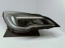 Laden Sie das Bild in den Galerie-Viewer, Opel Astra K V 15- LAMPA PRAWA PRZÓD SOCZEWKA ZWYKŁA + LED 39158006