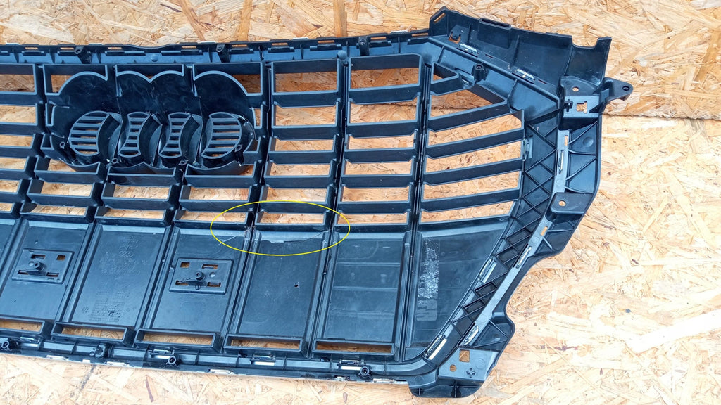 AUDI Q3 II 83A 18- ATRAPA KRATKA GRILL