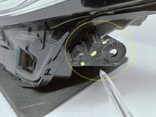 Laden Sie das Bild in den Galerie-Viewer, Toyota Aygo X 22- SCHEINWERFER LINKS VORNE FULL LED EU KOITO 0H-33