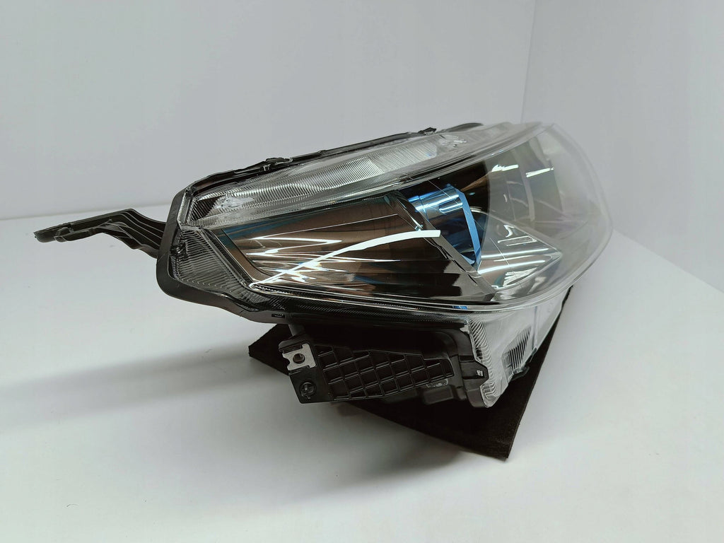 Suzuki Vitara III LY 15- LAMPA PRAWA PRZÓD LED NIEBIESKA KOITO 100-18095