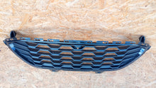 Laden Sie das Bild in den Galerie-Viewer, FORD KUGA MK3 ST-LINE KÜHLERGRILL MITTLERES GITTER