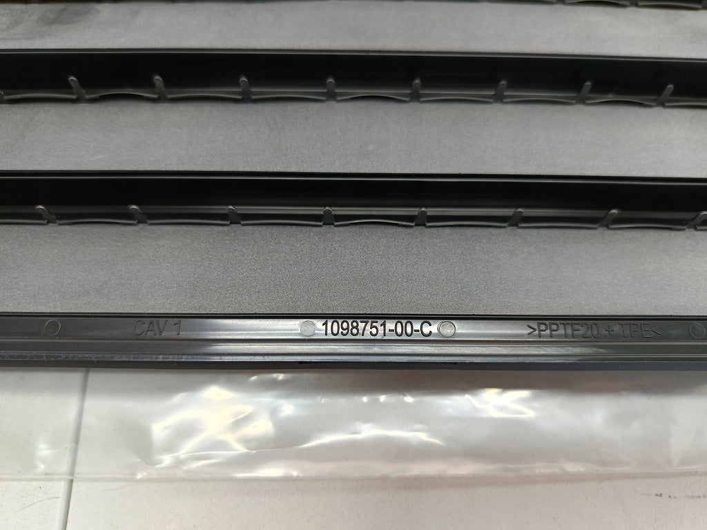 TESLA MODEL 3 III 17- KANAŁ POWIETRZA KRATKA WENTYLACYJNA NOWA 1098751-00-C