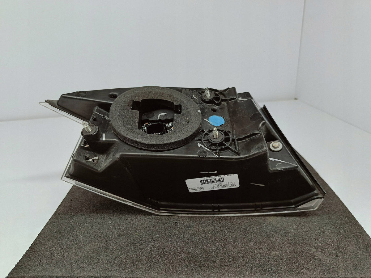 Tesla Model S 12- Rückleuchte Rechts LED EU Original (oe) 6005921-00-B — Foto 10 von 16