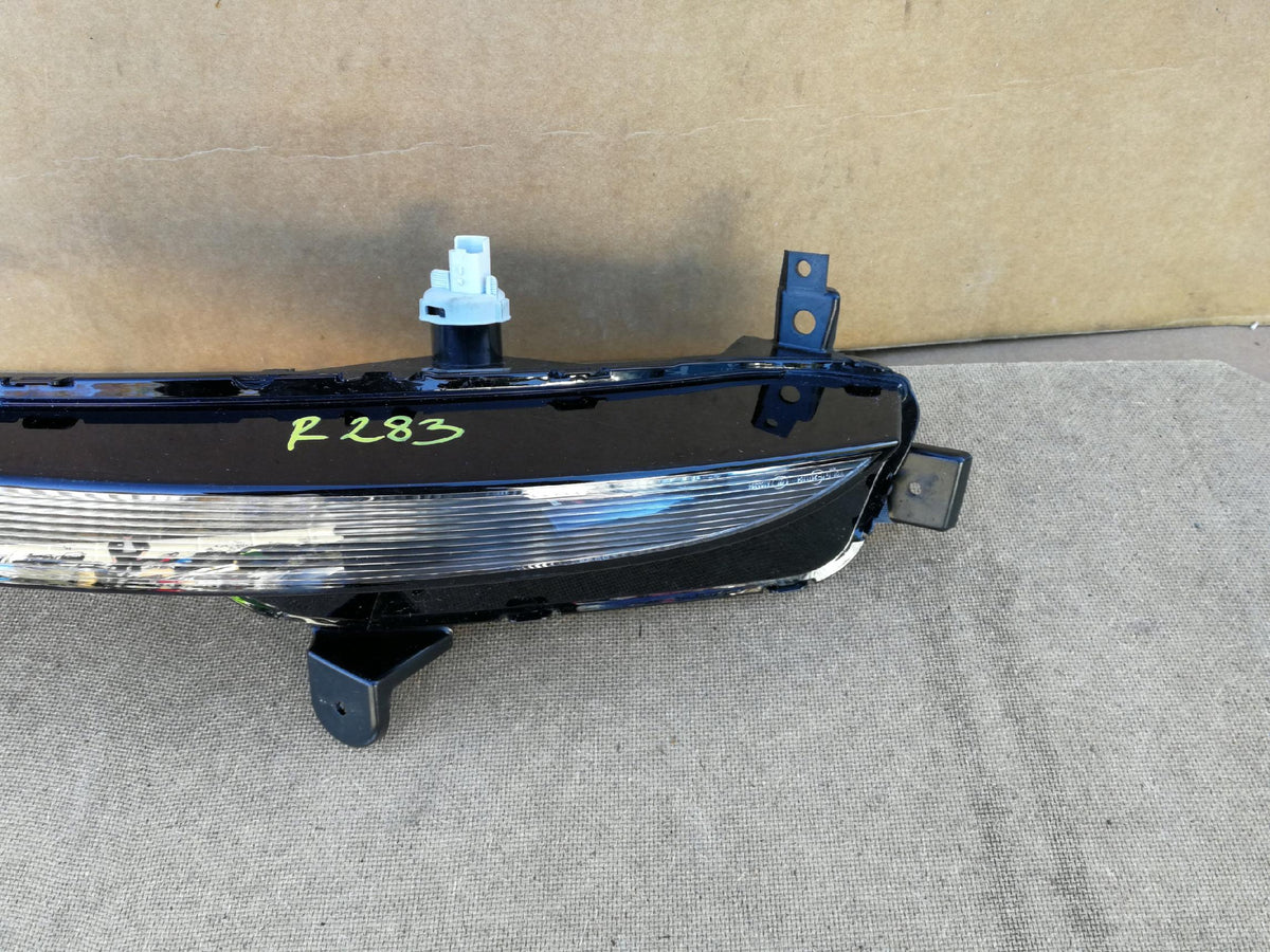 Renault Megane IV 4 16- Kierunkowskaz Right Front Hella 261306376R — photo 3 of 6