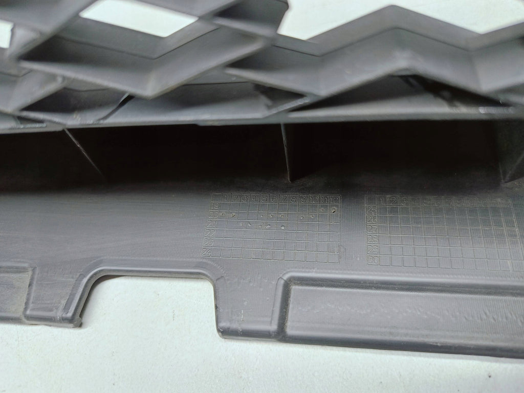 Skoda Enyaq iV 20- GRILL GITTER STOSSSTANGE VORNE 5LA853677