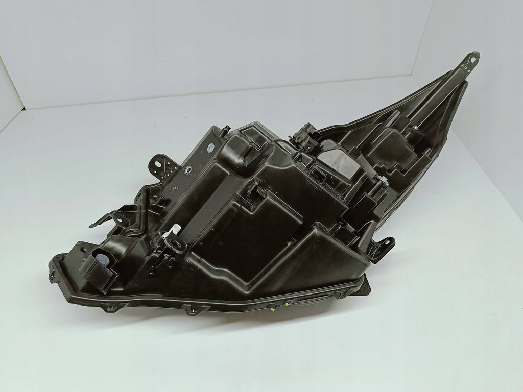 Toyota Aygo X 22- LAMPA PRAWA PRZÓD PRZEDNIA FULL LED EU KOITO 0H-33