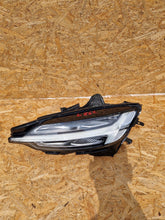Laden Sie das Bild in den Galerie-Viewer, VOLVO V60 S60 II 18- FULL LED SCHEINWERFER LINKS VORN