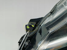Laden Sie das Bild in den Galerie-Viewer, TOYOTA YARIS III LIFT 14- SCHEINWERFER LINKS VORNE KOITO OD-160