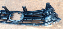 Laden Sie das Bild in den Galerie-Viewer, TOYOTA HILUX 15- KÜHLERGRILL STOSSSTANGE VORNE 53111-0K720
