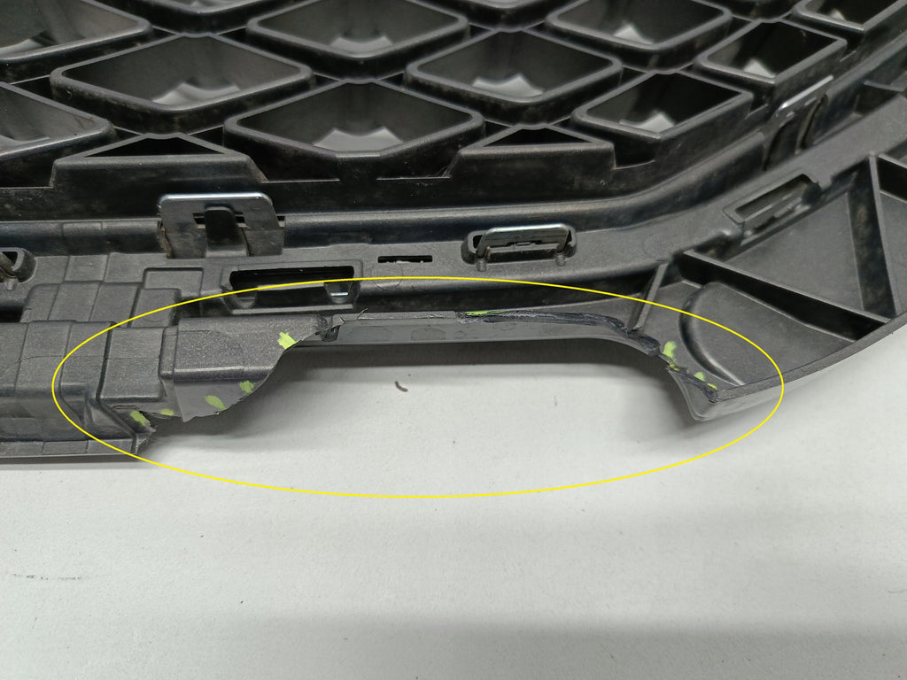 SEAT TARRACO 5FJ 18- MITTELGITTER STOßSTANGE VORNE 5FJ853651B