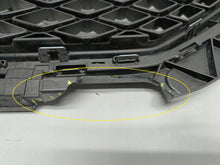 Laden Sie das Bild in den Galerie-Viewer, SEAT TARRACO 5FJ 18- MITTELGITTER STOßSTANGE VORNE 5FJ853651B