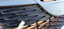 Load image into Gallery viewer, MAZDA 3 BL 09- ATRAPA KRATKA GRILL ZDERZAKA PRZEDNIEGO BCW8-501T1