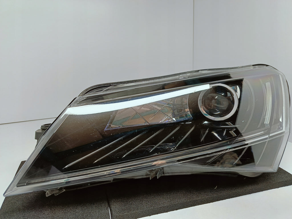 SKODA SUPERB III 3V 15- LAMPA REFLEKTOR LEWY PRZÓD XENON LED 3V1941015A