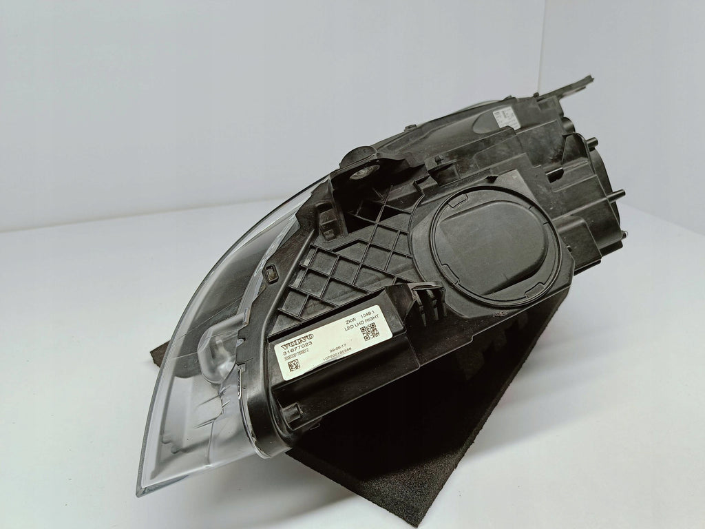 VOLVO V40 V 40 II LIFT 16- LAMPA PRAWA PRZÓD PRZEDNIA FULL LED EU 31677023