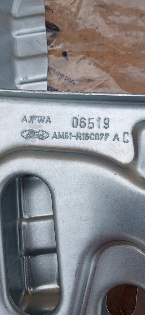 FORD C-MAX 11- KOTFLÜGELHALTER VORNE LINKS NEU