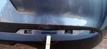 Laden Sie das Bild in den Galerie-Viewer, MAZDA 2 II LIFT 19-23 D4 PDC STOSSFÄNGER HINTEN D43N-50221