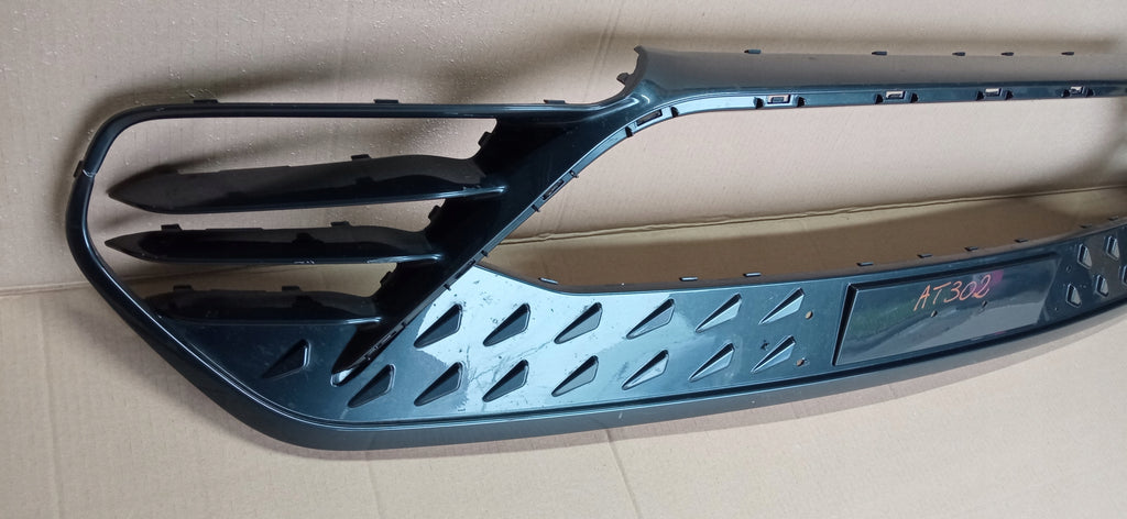 SEAT CUPRA BORN 21- ATRAPA GRILL KRATKA ŚRODKOWA ZDERZAKA PRZÓD 10E805903C