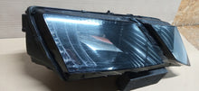 Laden Sie das Bild in den Galerie-Viewer, SKODA OCTAVIA III 3 LIFT 5E1 16- SCHEINWERFER RECHTS VORNE NORMAL 5E1