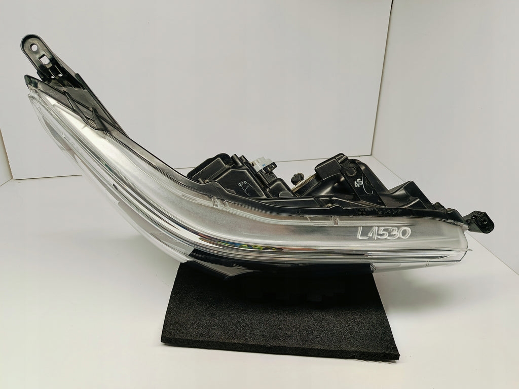 TOYOTA HILUX VIII 8 15-LAMPA REFLEKTOR PRAWY PRZÓD SOCZEWKA LED KOITO 0K-56