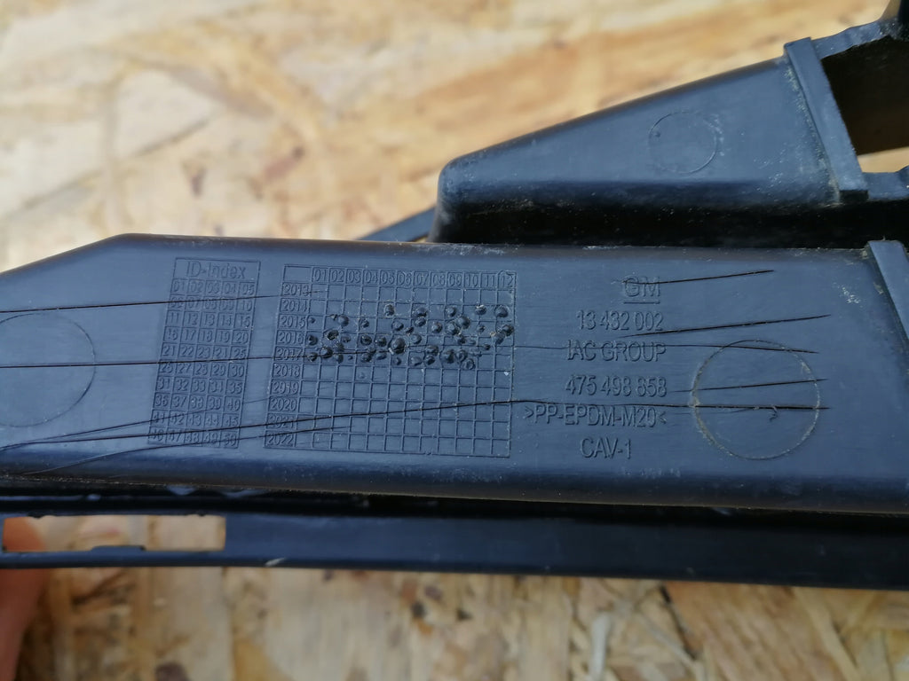 OPEL CORSA E 14- BLENDE UNTERES GITTER KÜHLERGRILL STOSSFÄNGER VORNE 13432002
