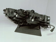 Laden Sie das Bild in den Galerie-Viewer, Skoda Enyaq iV 20- SCHEINWERFER LINKS VORNE VOLL LED CRYSTAL 5LB941015A