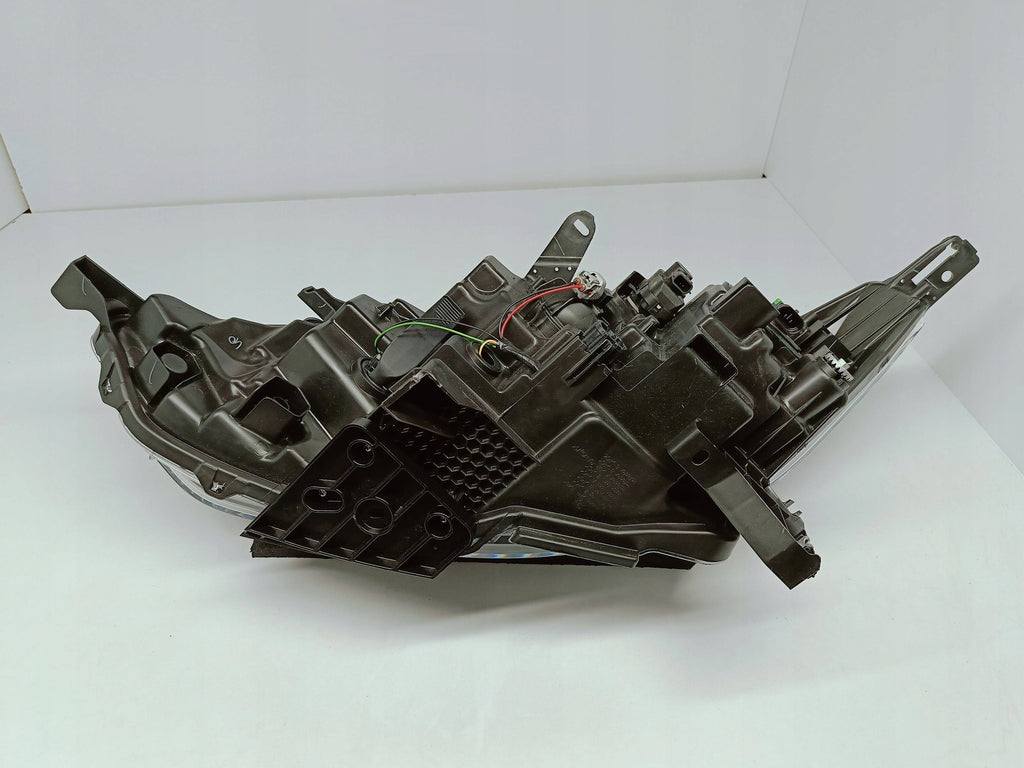 Nissan Qashqai II J11 13- LAMPA PRAWA PRZÓD ZWYKŁA+LED KOITO EU 100-18013