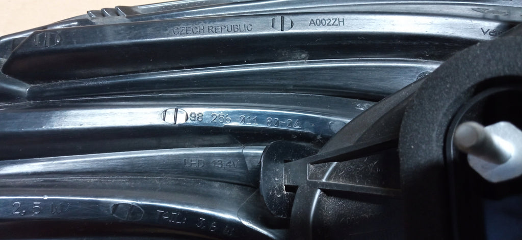 PEUGEOT 208 LIFT LAMPA TYLNA PRAWA 15-19 9825601180-0