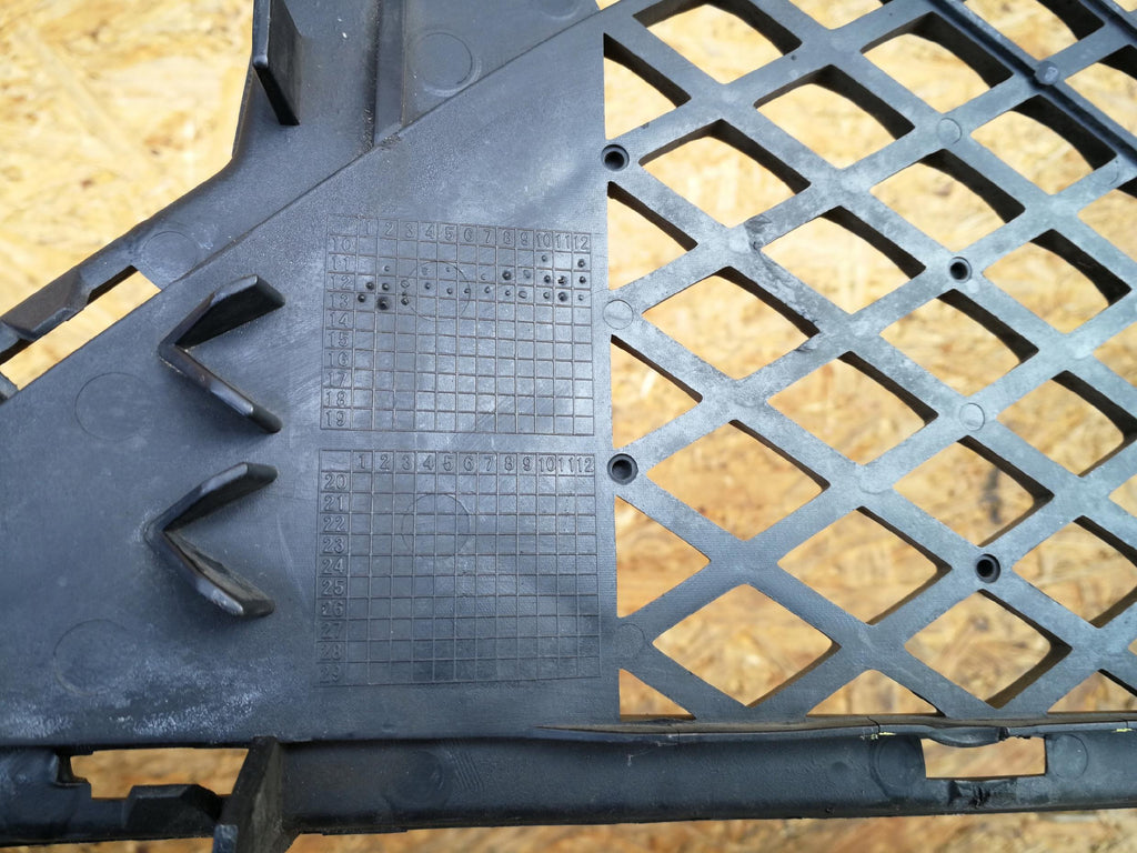 MERCEDES B KLASSE W246 11- KÜHLERGRILL STOßSTANGE VORNE A2468851122