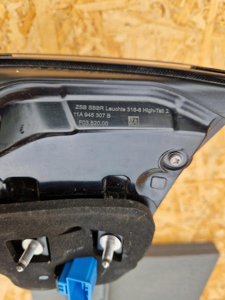VW ID4 ID.4 RÜCKLEUCHTE HINTEN 11A945307B BLENDE