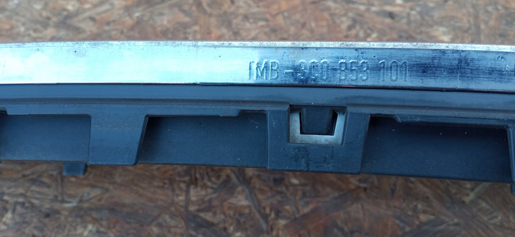 VOLKSWAGEN PASSAT B6 05- ATRAPA KRATKA GRILL ZDERZAKA PRZEDNIEGO 3C0853677