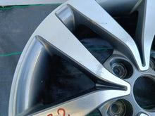 Load image into Gallery viewer, FELGA ALUMINIOWA HYUNDAI I30 I40 52910-G4200 6.5X16 5X114.3 ET50