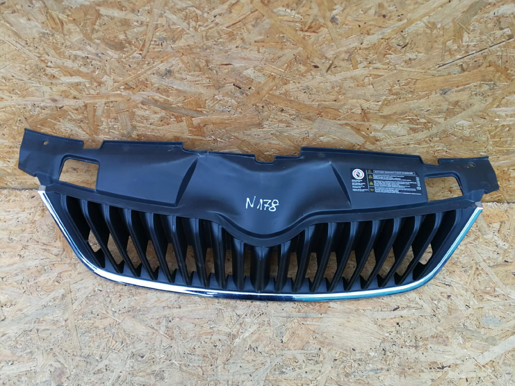 SKODA FABIA 2 II LIFT 10- ATRAPA GRILL KRATKA ZDERZAKA PRZÓD 5J0853668D