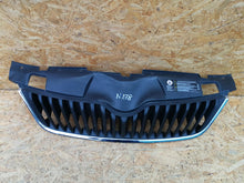 Załaduj zdjęcie do przeglądarki galerii, SKODA FABIA 2 II LIFT 10- ATRAPA GRILL KRATKA ZDERZAKA PRZÓD 5J0853668D