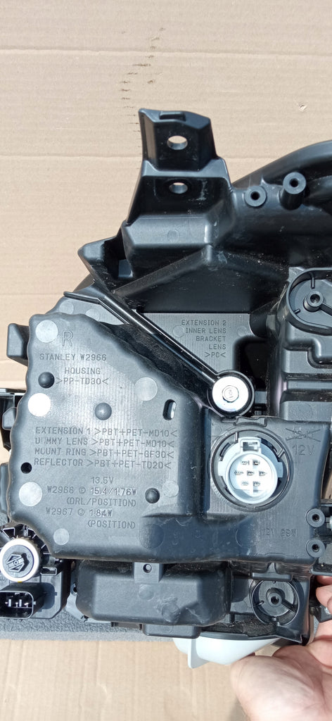 SUZUKI SWIFT MK8 17- LAMPA PRAWA PRZÓD PRZEDNIA FULL LED EU STANLEY W2966
