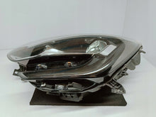 Laden Sie das Bild in den Galerie-Viewer, Renault Megane IV 16- LAMPA LEWA PRZÓD PRZEDNIA ZWYKŁA H7+LED 260602792R