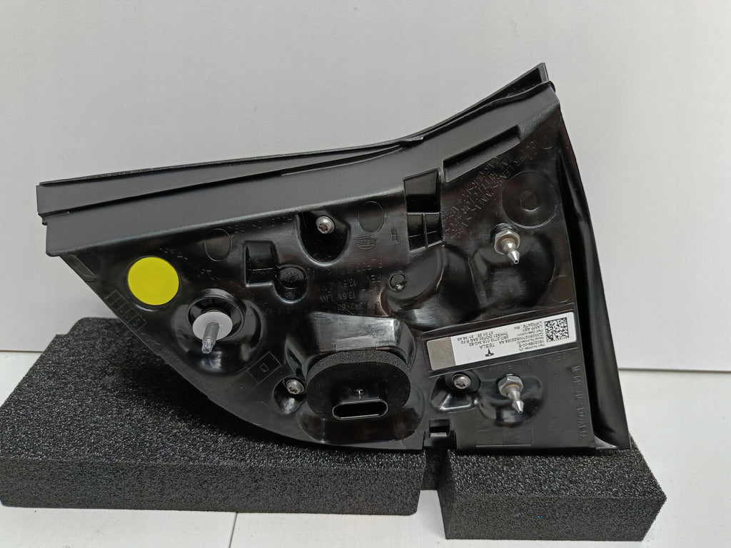 TESLA 3 LIFT Y 20- LAMPA KLAPY BAGAŻNIKA PRAWY TYŁ LED NOWA OE 1502089-00-B