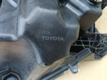 Laden Sie das Bild in den Galerie-Viewer, TOYOTA YARIS IV 4 19- SCHEINWERFER RECHTS VORNE LINSE KOITO K0-6 EU