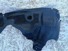Laden Sie das Bild in den Galerie-Viewer, TESLA MODEL 3 M3 III 17- RADHAUS LINKS VORNE LINKS VORDERES 1081581-00-D