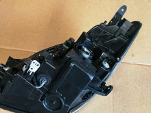 Laden Sie das Bild in den Galerie-Viewer, TOYOTA YARIS III LIFT 17- SCHEINWERFER RECHTS VORNE KOITO 0D-197