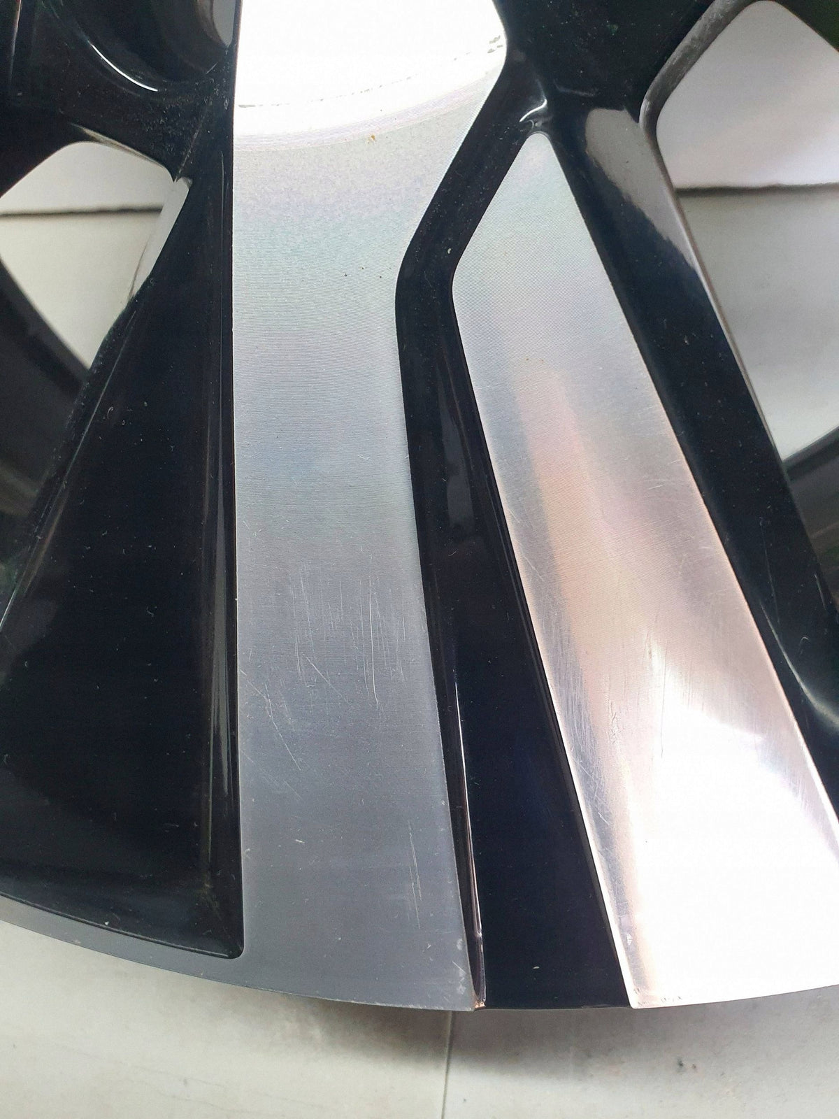 Volvo V60 S60 II Felga Aluminiowa 16 Cali 7x16 ET37 5x108 OE 31471308 — zdjęcie 9 z 15