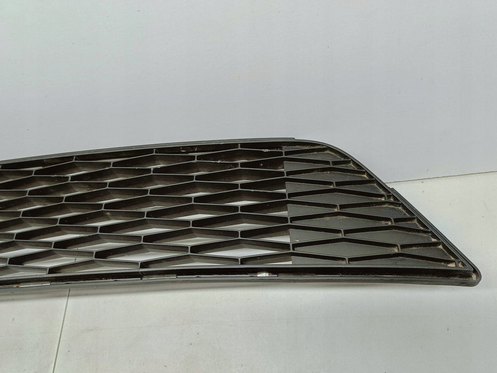Seat Toledo IV 4 12- KRATKA ŚRODKOWA DOLNA ATRAPA ZDERZAKA PRZÓD 6JA853677