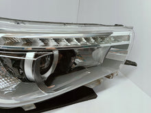 Laden Sie das Bild in den Galerie-Viewer, TOYOTA HILUX VIII 8 15- LAMPA REFLEKTOR PRAWY PRZÓD LED KOITO 0K-56