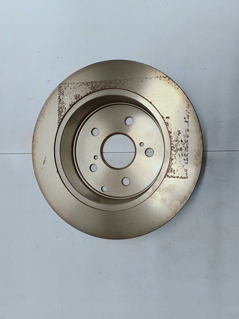 TOYOTA AVENSIS T25 LIMOUSINE KOMBI - HINTERE BREMSSCHEIBE ORIGINAL 42431-YZZAB