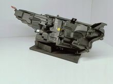 Laden Sie das Bild in den Galerie-Viewer, TOYOTA YARIS IV 4 19- SCHEINWERFER LINKS VORNE VOLL-LED KOITO K0-8 EU