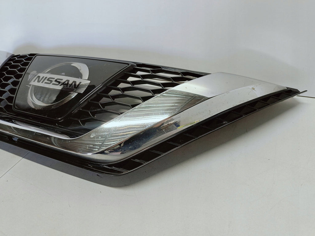 Nissan Qashqai II J11 LIFT 17- ATRAPA GRILL ZDERZAKA PRZEDNIEGO 62310HV00A