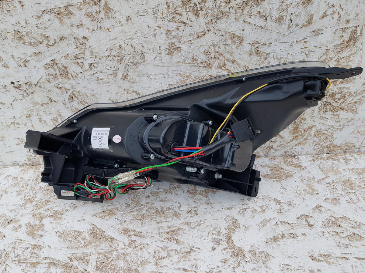 Opel Corsa E Lampa Prawa Przód Przednia — zdjęcie 6 z 7