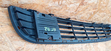 Load image into Gallery viewer, BERLINGO PARTNER II 08- ATRAPA KRATKA DOLNA GRILL ZDERZAKA PRZÓD 9681519877