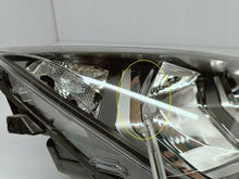 Laden Sie das Bild in den Galerie-Viewer, Seat Ibiza V ARONA 17- LAMPA PRAWA PRZÓD ZWYKŁA H7 EU 6F1941006B